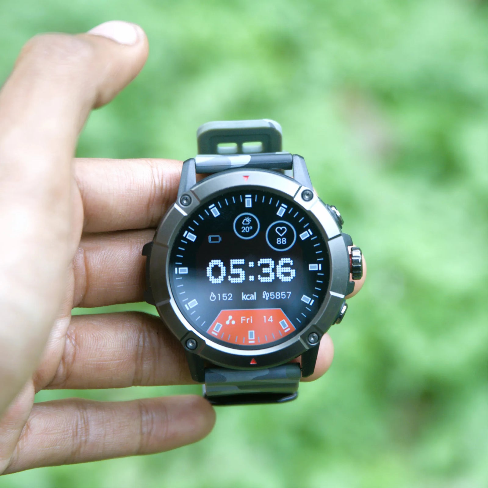 Crest Pro AMOLED smartwatch with health features – Ambrane India