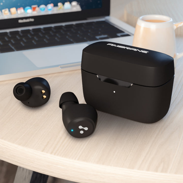 Wireless earbuds with mic